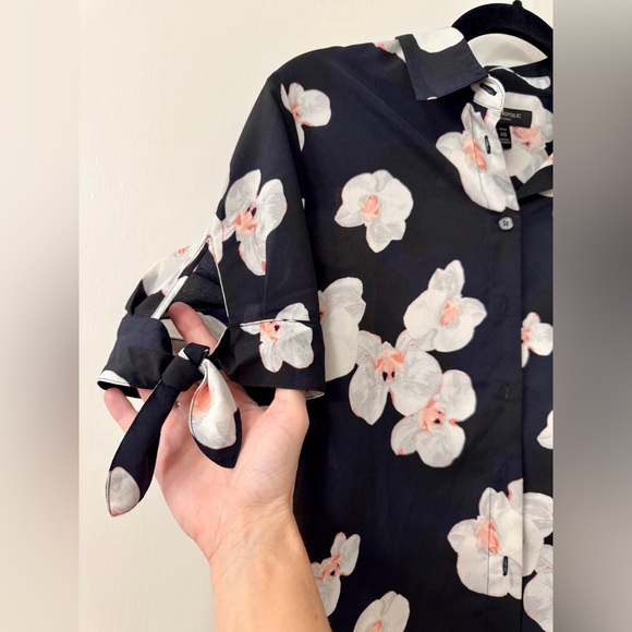 Banana Republic Button Up Floral Blouse - Picture 5 of 5